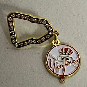 New Era NY Yankees Pin Brooch Baseball Pins Streetwear Yanks New York MLB Hats